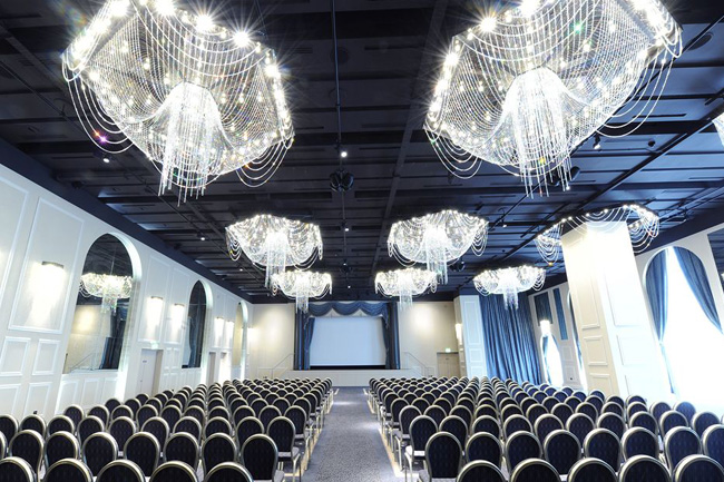 hospitality lighting project - decorative glass chandeliers, conference hall, mercure hotel, manchester