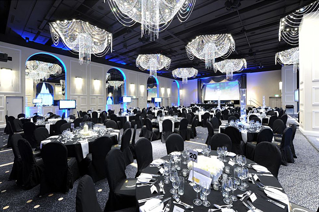 hospitality lighting project - decorative glass chandeliers, restaurant, mercure hotel, manchester